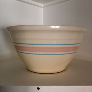 Vintage McCoy 10in bakeware bowl